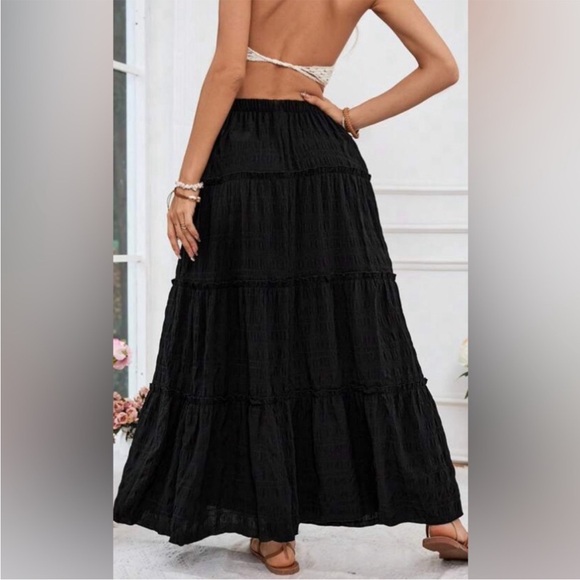 Casual tiered maxi skirt textured black - Picture 2 of 4